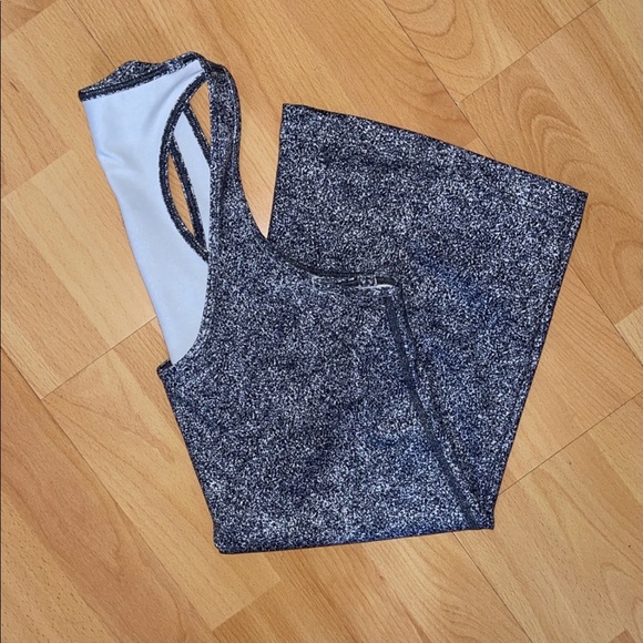 Lululemon woman’s tank top - Picture 3 of 7